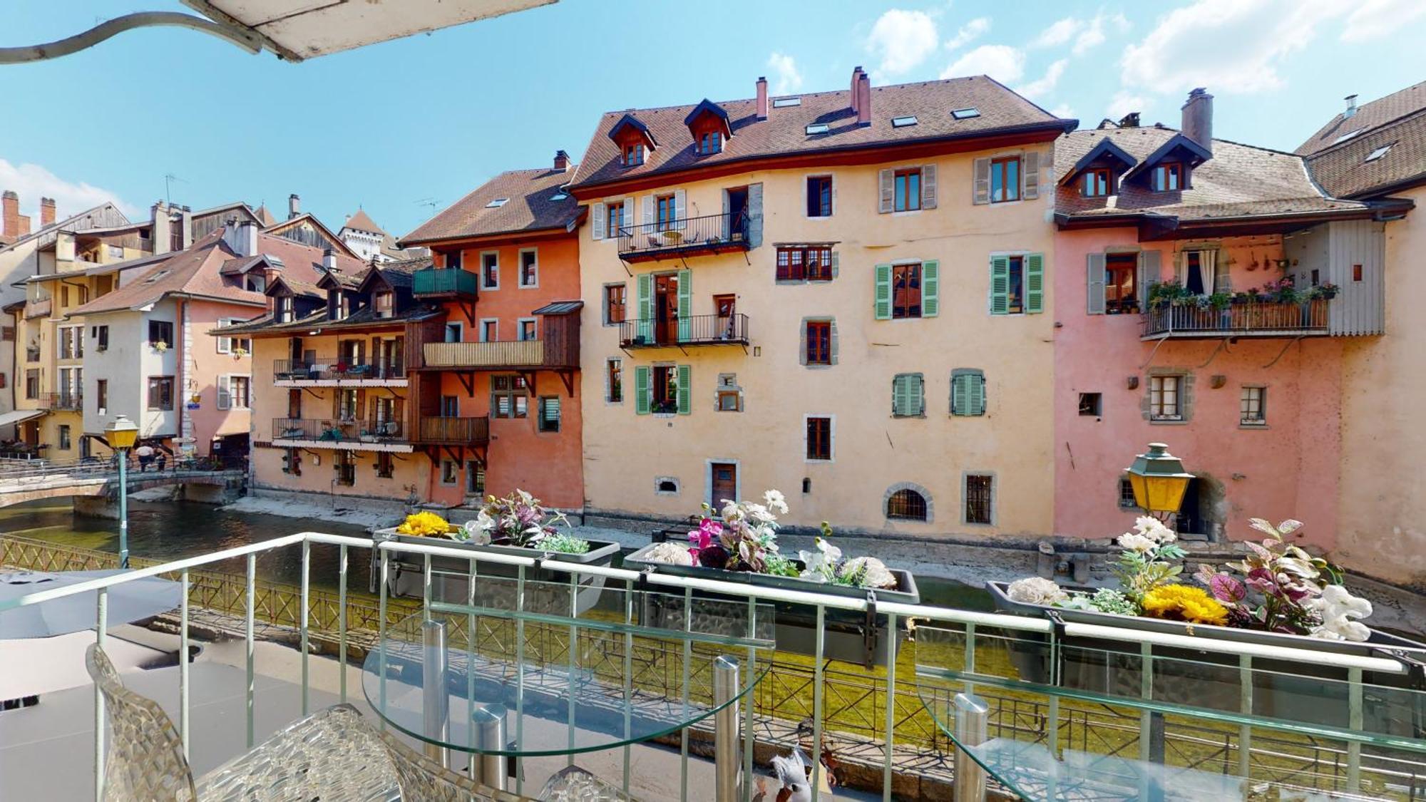 L'Eau Vive Jacuzzi Et Sauna En Vieille Ville 5 阿讷西 外观 照片